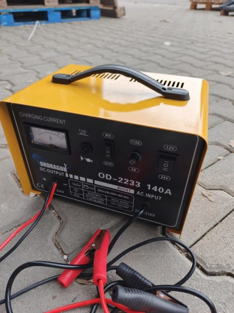 OUTLET W1379 ROZRUCH PROSTOWNIK SAMOCHODOWY Z ROZRUCHEM DO ŁADOWANIA MOCNY