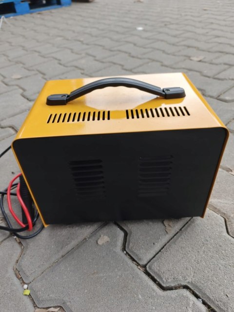 OUTLET W1379 ROZRUCH PROSTOWNIK SAMOCHODOWY Z ROZRUCHEM DO ŁADOWANIA MOCNY