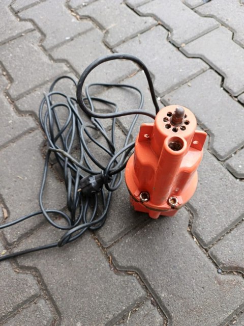 OUTLET W1445 POMPA DO WODY CZYSTEJ ZANURZENIOWA RUSKA GŁĘBINOWA MEMBRANOWA