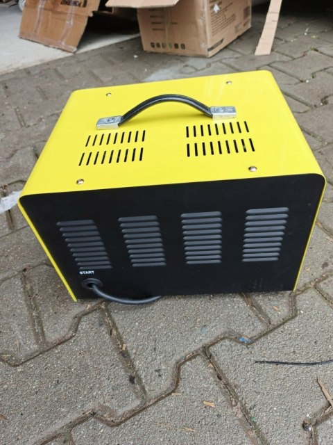 OUTLET W1461 ROZRUCH PROSTOWNIK SAMOCHODOWY Z ROZRUCHEM DO ŁADOWANIA MOCNY