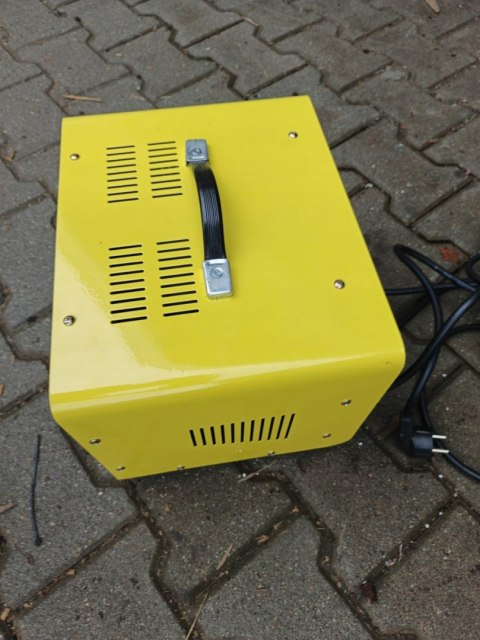 OUTLET W1461 ROZRUCH PROSTOWNIK SAMOCHODOWY Z ROZRUCHEM DO ŁADOWANIA MOCNY