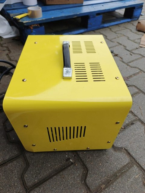 OUTLET W1461 ROZRUCH PROSTOWNIK SAMOCHODOWY Z ROZRUCHEM DO ŁADOWANIA MOCNY