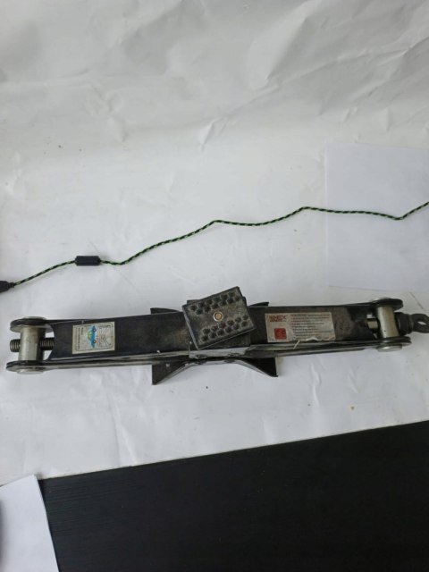 OUTLET W1483 PODNOŚNIK SAMOCHODOWY LEWAREK TRAPEZOWY MOCNY