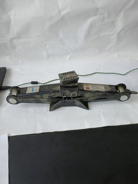 OUTLET W1483 PODNOŚNIK SAMOCHODOWY LEWAREK TRAPEZOWY MOCNY