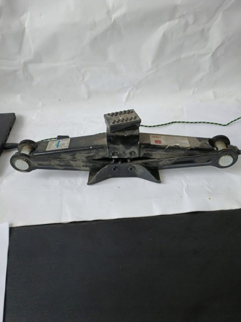 OUTLET W1483 PODNOŚNIK SAMOCHODOWY LEWAREK TRAPEZOWY MOCNY