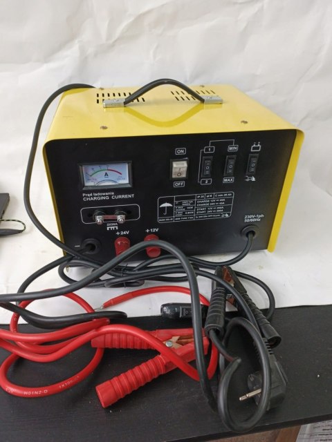 OUTLET W1520 ROZRUCH PROSTOWNIK SAMOCHODOWY Z ROZRUCHEM DO ŁADOWANIA MOCNY