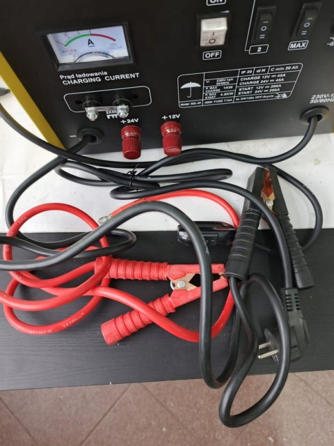 OUTLET W1520 ROZRUCH PROSTOWNIK SAMOCHODOWY Z ROZRUCHEM DO ŁADOWANIA MOCNY