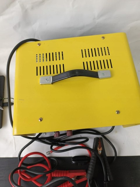 OUTLET W1520 ROZRUCH PROSTOWNIK SAMOCHODOWY Z ROZRUCHEM DO ŁADOWANIA MOCNY