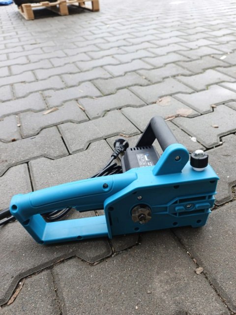 OUTLET W1531 PIŁA ELEKTRYCZNA PILARKA DO DREWNA MOCNA PROWADNICA ŁAŃCUCH