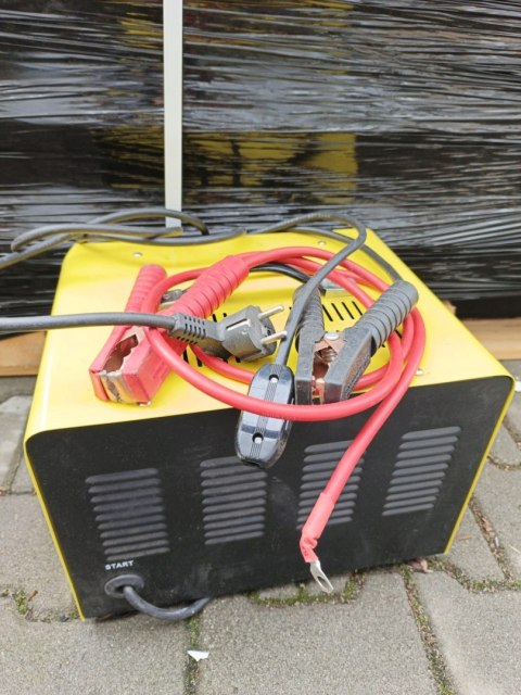 OUTLET W1029 PROSTOWNIK MIKROPROCESOROWY 12V 24V AKUMULATOROWY