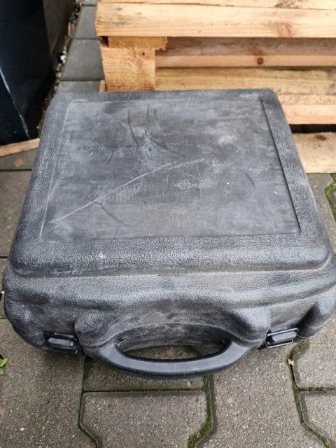 OUTLET W1157 BRUZDOWNICA ELEKTRYCZNA DO BETONU SOLIDNA WALIZKA