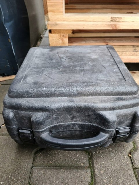 OUTLET W1157 BRUZDOWNICA ELEKTRYCZNA DO BETONU SOLIDNA WALIZKA