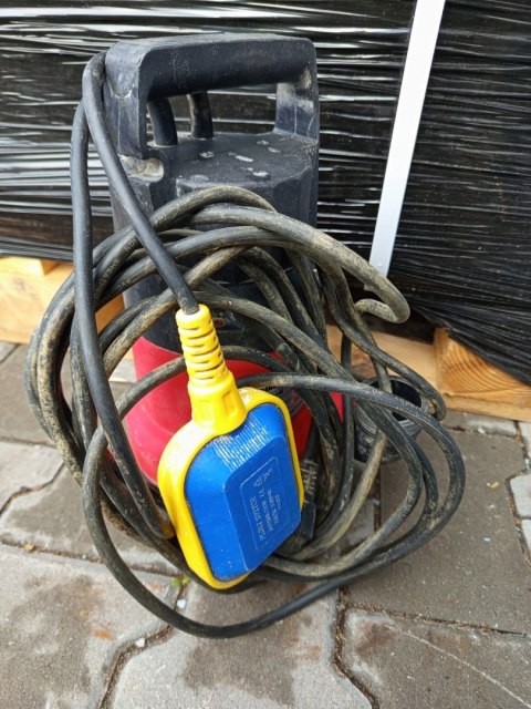 OUTLET W1208 POMPA ZATAPIALNA DO WODY CZYSTEJ BRUDNEJ DESZCZÓWKI PŁYWAKIEM