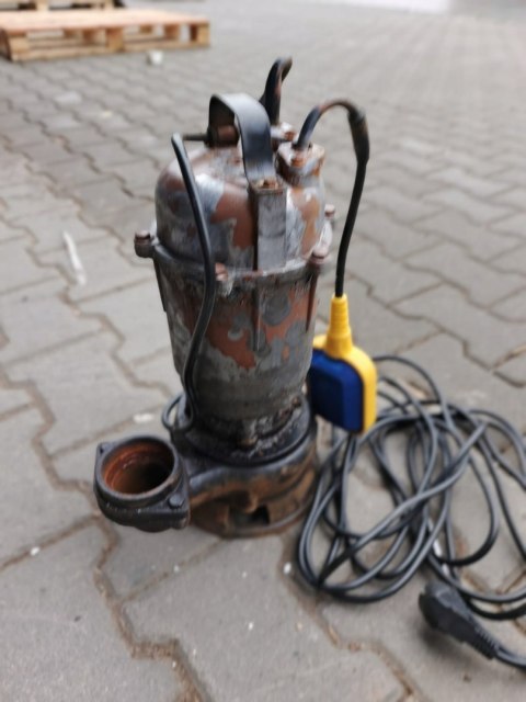 OUTLET W1301 POMPA DO WODY SZAMBA Z ROZDRABNIACZ PŁYWAK