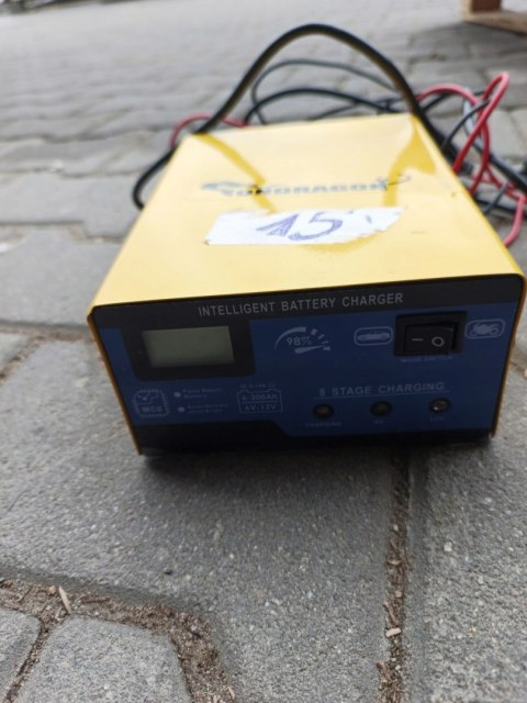 OUTLET W1339 Prostownik MIKROPROCESOROWY 6V 24V Akumulatorowy