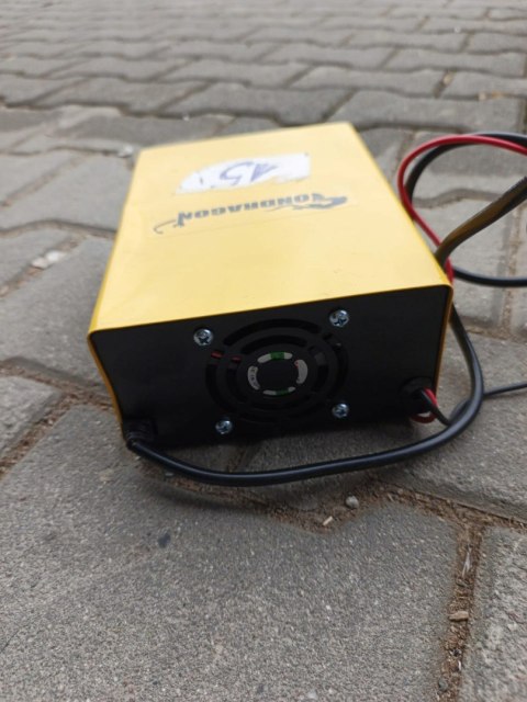 OUTLET W1339 Prostownik MIKROPROCESOROWY 6V 24V Akumulatorowy