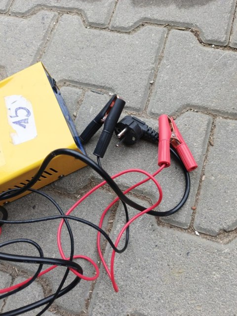 OUTLET W1339 Prostownik MIKROPROCESOROWY 6V 24V Akumulatorowy