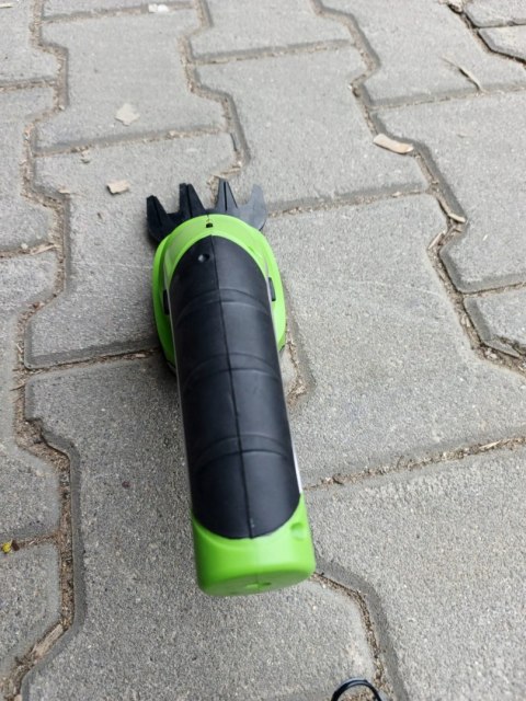 OUTLET W1362 NOŻYCE DO TRAWY ŻYWOPŁOTU AKUMULATOROWE SEKATOR DO KRZEWÓW