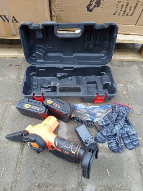 OUTLET W570 PIŁA ŁAŃCUCHOWA AKUMULATOROWA PILARKA 2x AKU AKUMULATOR 24V