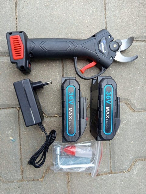 OUTLET W799 SEKATOR AKUMULATOROWY DO KRZEWÓW GAŁEZI DRZEW NOŻYCE