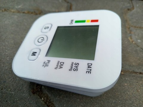 OUTLET W803 CIŚNIENIOMIERZ NARAMIENNY ELEKTRONICZNY USB