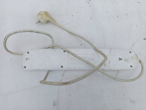 OUTLET W379 PRZEDŁUŻACZ LISTWA ZASILAJĄCA 5 GNIAZD MOCNA Z UZIEMIENIEM