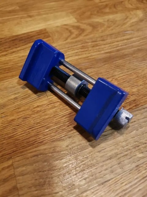 ŚCIĄGACZ PROWADNICA DO OSTRZENIA DŁUT STOLARSKICH 0-90MM OSTRZAŁKA KD10682