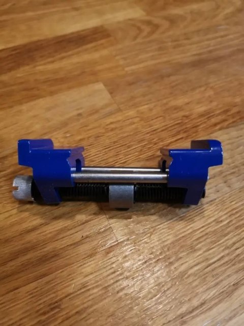 ŚCIĄGACZ PROWADNICA DO OSTRZENIA DŁUT STOLARSKICH 0-90MM OSTRZAŁKA KD10682