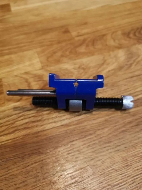 ŚCIĄGACZ PROWADNICA DO OSTRZENIA DŁUT STOLARSKICH 0-90MM OSTRZAŁKA KD10682